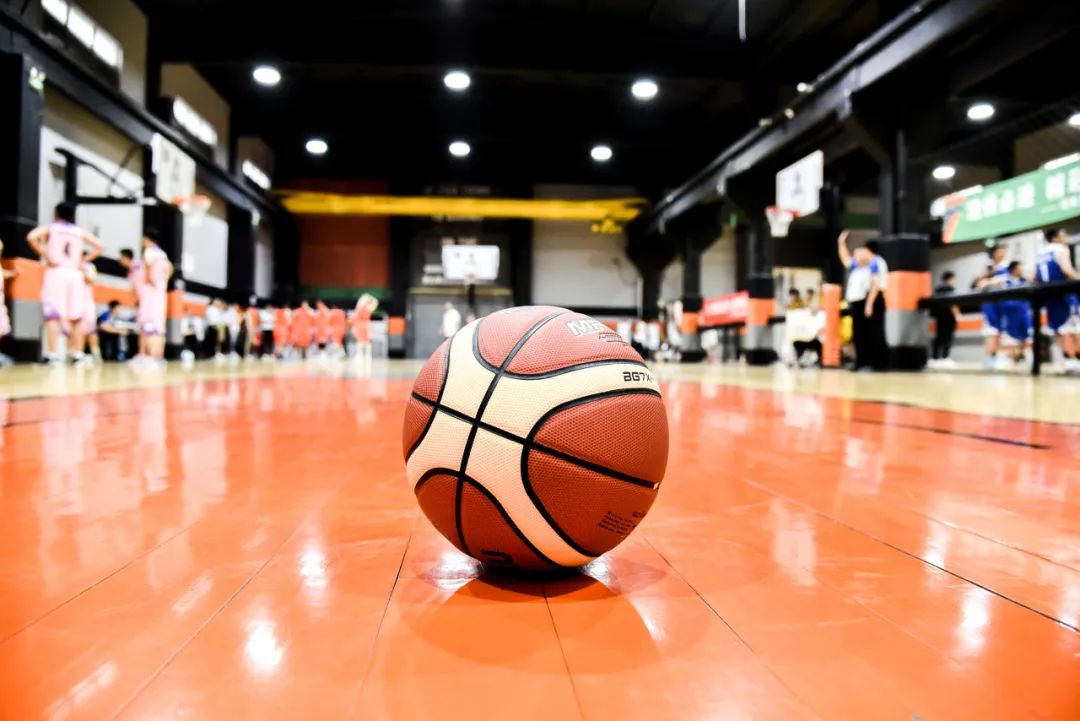 70年丨以篮球之名 书热血华章 集团公司《向上吧 五建》2023年职工篮球比赛圆满闭幕(图1) 图片